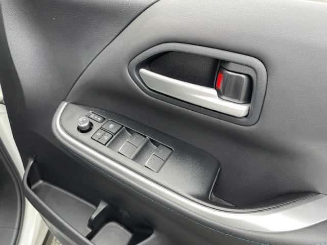 トヨタ ヴォクシー S－Z 神奈川県 2022(令4)年 6.5万km ホワイトパールクリスタルシャイン ワンオーナー				/純正10.5インチメモリーナビ			/・DTV/SD/CD/DVD/BT/HDMI			/バックカメラ/クリアランスソナー/ハーフレザーシート/前席シートヒーター/D席シートリフター/ビルトインETC2.0/ToyotaSafetySense/・アダプティブハイビームシステム/・オートマチックハイビーム/・プリクラッシュセーフティー/・レーントレーシングアシスト/・レーンディパーチャーアラート				/・発進遅れ告知機能/・ロードサインアシスト/・レーダークルーズコントロール/両側パワースライドドア/後席用サンシェード/前後ドライブレコーダー/純正17インチAW	/オートライト/純正LEDヘッドライト				/フォグランプ			/プッシュEgスタート/ストップ			/スマートキー×2	/純正フロアマット/取扱説明書/マルチメディア取扱説明書				/新車時保証書