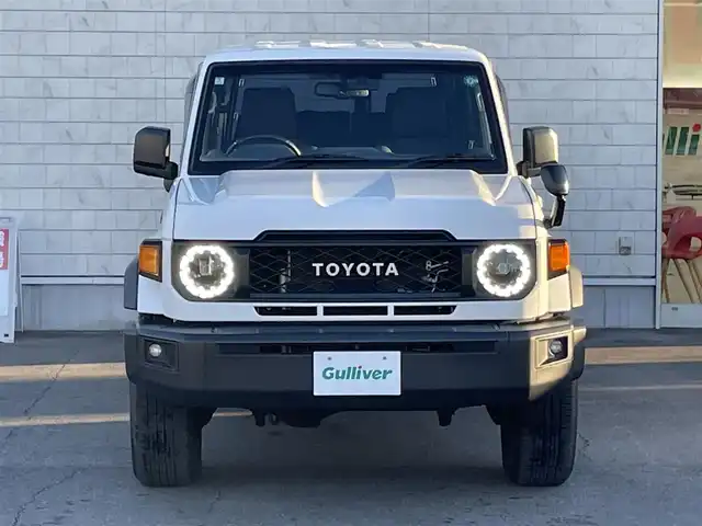 トヨタ ランドクルーザー AX 群馬県 2024(令6)年 3.4万km スーパーホワイトⅡ 7インチディスプレイオーディオ/バックカメラ/純正16インチアルミホイール/純正フロアマット/AHB/Bluetooth/スペアキー2本/ダウンヒルアシストコントロール/センターデフロック/寒冷地仕様/パワーステアリング/ETC/ターボ/４WD/電動格納ミラー/本革ステアリング/デジタルミラー