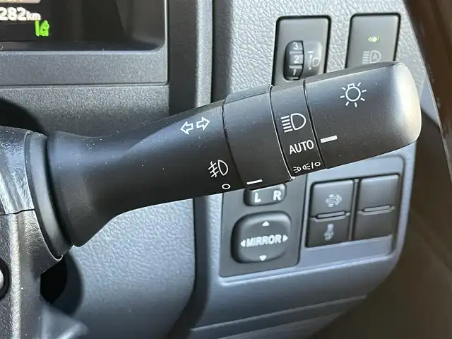 トヨタ ランドクルーザー AX 群馬県 2024(令6)年 3.4万km スーパーホワイトⅡ 7インチディスプレイオーディオ/バックカメラ/純正16インチアルミホイール/純正フロアマット/AHB/Bluetooth/スペアキー2本/ダウンヒルアシストコントロール/センターデフロック/寒冷地仕様/パワーステアリング/ETC/ターボ/４WD/電動格納ミラー/本革ステアリング/デジタルミラー