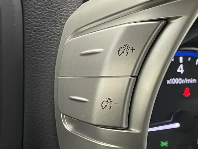 日産 エルグランド 250ハイウェイスターS 埼玉県 2019(平31)年 5.2万km ブリリアントホワイトパール ワンオーナー/ハーフレザーシート/純正メモリナビ/　DTV CD DVD BT SD HDDREC AUX/両側パワースライドドア/全方位バックカメラ/フリップダウンモニター/オットマン/インテリジェントクルーズコントロール/インテリジェントエマージェンシーブレーキ/LDW（車線逸脱警報）/VDC（ビークルダイナミクスコントロールシステム）/純正ビルトインETC/社外前後ドライブレコーダー/エンジンスタートボタン/スマートキー/スペアキー/純正LEDヘッドライト/オートライト/純正アルミホイール