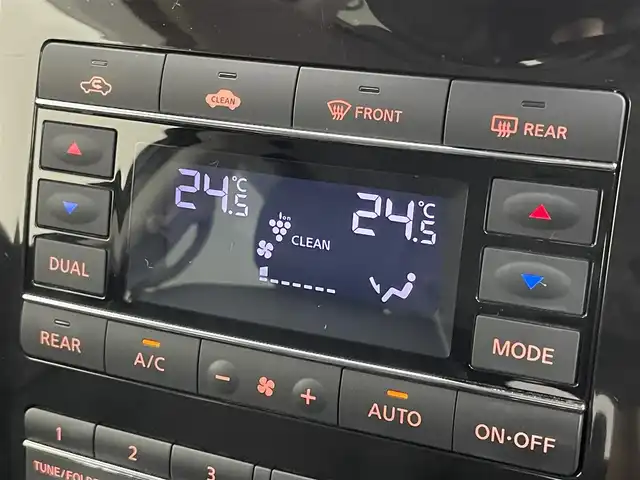 日産 エルグランド 250ハイウェイスターS 埼玉県 2019(平31)年 5.2万km ブリリアントホワイトパール ワンオーナー/ハーフレザーシート/純正メモリナビ/　DTV CD DVD BT SD HDDREC AUX/両側パワースライドドア/全方位バックカメラ/フリップダウンモニター/オットマン/インテリジェントクルーズコントロール/インテリジェントエマージェンシーブレーキ/LDW（車線逸脱警報）/VDC（ビークルダイナミクスコントロールシステム）/純正ビルトインETC/社外前後ドライブレコーダー/エンジンスタートボタン/スマートキー/スペアキー/純正LEDヘッドライト/オートライト/純正アルミホイール