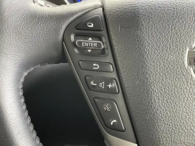 日産 エルグランド 250ハイウェイスターS 埼玉県 2019(平31)年 5.2万km ブリリアントホワイトパール ワンオーナー/ハーフレザーシート/純正メモリナビ/　DTV CD DVD BT SD HDDREC AUX/両側パワースライドドア/全方位バックカメラ/フリップダウンモニター/オットマン/インテリジェントクルーズコントロール/インテリジェントエマージェンシーブレーキ/LDW（車線逸脱警報）/VDC（ビークルダイナミクスコントロールシステム）/純正ビルトインETC/社外前後ドライブレコーダー/エンジンスタートボタン/スマートキー/スペアキー/純正LEDヘッドライト/オートライト/純正アルミホイール