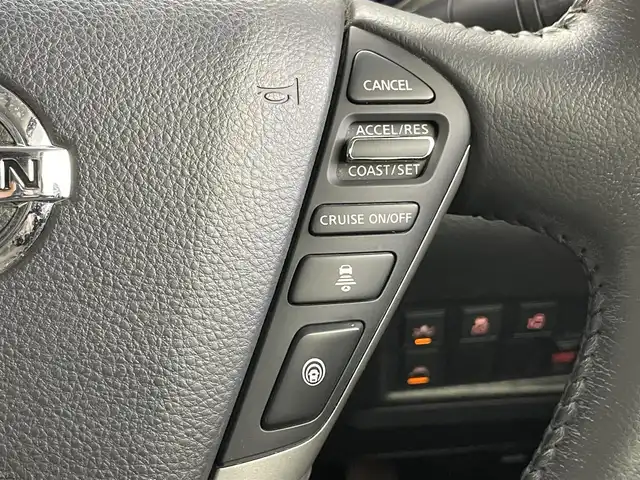 日産 エルグランド 250ハイウェイスターS 埼玉県 2019(平31)年 5.2万km ブリリアントホワイトパール ワンオーナー/ハーフレザーシート/純正メモリナビ/　DTV CD DVD BT SD HDDREC AUX/両側パワースライドドア/全方位バックカメラ/フリップダウンモニター/オットマン/インテリジェントクルーズコントロール/インテリジェントエマージェンシーブレーキ/LDW（車線逸脱警報）/VDC（ビークルダイナミクスコントロールシステム）/純正ビルトインETC/社外前後ドライブレコーダー/エンジンスタートボタン/スマートキー/スペアキー/純正LEDヘッドライト/オートライト/純正アルミホイール