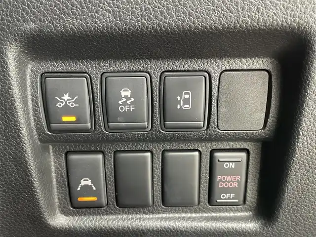 日産 エルグランド 250ハイウェイスターS 埼玉県 2019(平31)年 5.2万km ブリリアントホワイトパール ワンオーナー/ハーフレザーシート/純正メモリナビ/　DTV CD DVD BT SD HDDREC AUX/両側パワースライドドア/全方位バックカメラ/フリップダウンモニター/オットマン/インテリジェントクルーズコントロール/インテリジェントエマージェンシーブレーキ/LDW（車線逸脱警報）/VDC（ビークルダイナミクスコントロールシステム）/純正ビルトインETC/社外前後ドライブレコーダー/エンジンスタートボタン/スマートキー/スペアキー/純正LEDヘッドライト/オートライト/純正アルミホイール