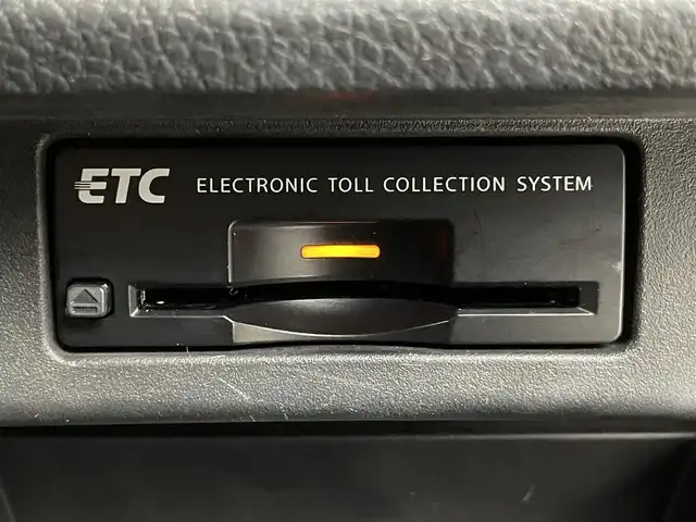 日産 エルグランド 250ハイウェイスターS 埼玉県 2019(平31)年 5.2万km ブリリアントホワイトパール ワンオーナー/ハーフレザーシート/純正メモリナビ/　DTV CD DVD BT SD HDDREC AUX/両側パワースライドドア/全方位バックカメラ/フリップダウンモニター/オットマン/インテリジェントクルーズコントロール/インテリジェントエマージェンシーブレーキ/LDW（車線逸脱警報）/VDC（ビークルダイナミクスコントロールシステム）/純正ビルトインETC/社外前後ドライブレコーダー/エンジンスタートボタン/スマートキー/スペアキー/純正LEDヘッドライト/オートライト/純正アルミホイール