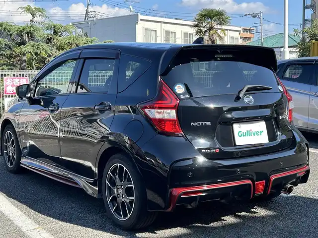 日産 ノート e－パワー ニスモ 静岡県 2018(平30)年 9.5万km スーパーブラック ユーザー買取車両/ハイブリッド車/純正SDナビ（MM317D-W）/[AM/FM/TV/BT/CD/DVD]/純正LEDヘッドライト/純正16インチAW/純正セミバケットシート/クルーズコントロール（追従走行あり）/スマートキー/スペアキー×１/車外カメラ（全方位、バック）/ETC/ドライブレコーダー/横滑り防止装置/衝突被害軽減システム/レーンアシスト/コーナーセンサー/保証書/取扱説明書