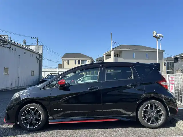 日産 ノート e－パワー ニスモ 静岡県 2018(平30)年 9.5万km スーパーブラック ユーザー買取車両/ハイブリッド車/純正SDナビ（MM317D-W）/[AM/FM/TV/BT/CD/DVD]/純正LEDヘッドライト/純正16インチAW/純正セミバケットシート/クルーズコントロール（追従走行あり）/スマートキー/スペアキー×１/車外カメラ（全方位、バック）/ETC/ドライブレコーダー/横滑り防止装置/衝突被害軽減システム/レーンアシスト/コーナーセンサー/保証書/取扱説明書