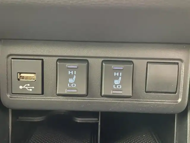 トヨタ カローラ クロス ハイブリッド Z 愛知県 2023(令5)年 1.6万km アティチュードブラックマイカ 純正８型ＤＡ　フルセグＴＶ　全方位カメラ　禁煙車　ハーフレザー　シートヒーター　電動リアゲート　ＢＳＭ　パワーシート　セーフティセンス　衝突軽減　追従クルコン　コーナーセンサー　ルーフレール　ＬＥＤオートライト　オートハイビーム　前後ドラレコ　電動パーキングブレーキ　ETC