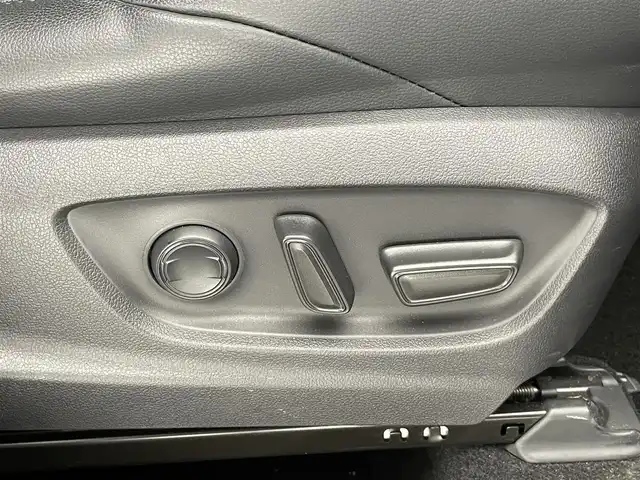 トヨタ カローラ クロス ハイブリッド Z 愛知県 2023(令5)年 1.6万km アティチュードブラックマイカ 純正８型ＤＡ　フルセグＴＶ　全方位カメラ　禁煙車　ハーフレザー　シートヒーター　電動リアゲート　ＢＳＭ　パワーシート　セーフティセンス　衝突軽減　追従クルコン　コーナーセンサー　ルーフレール　ＬＥＤオートライト　オートハイビーム　前後ドラレコ　電動パーキングブレーキ　ETC