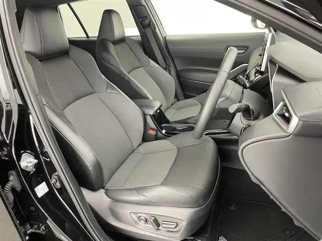 トヨタ カローラ クロス ハイブリッド Z 愛知県 2023(令5)年 1.6万km アティチュードブラックマイカ 純正８型ＤＡ　フルセグＴＶ　全方位カメラ　禁煙車　ハーフレザー　シートヒーター　電動リアゲート　ＢＳＭ　パワーシート　セーフティセンス　衝突軽減　追従クルコン　コーナーセンサー　ルーフレール　ＬＥＤオートライト　オートハイビーム　前後ドラレコ　電動パーキングブレーキ　ETC