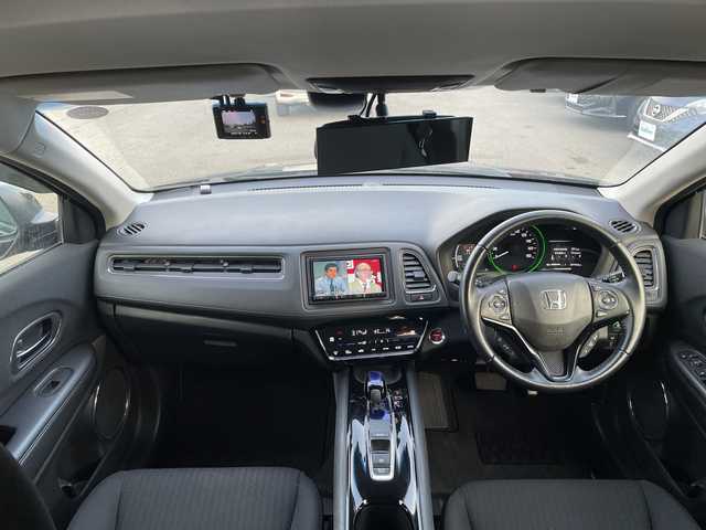 ホンダ ヴェゼル ハイブリッド X ホンダセンシング 道東・釧路十勝 2017(平29)年 9.8万km クリスタルブラックパール 4WD/前後ドライブレコーダー/社外SDナビ/・フルセグ/CD/DVD/BT/ラジオ/バックカメラ/ホンダセンシング/レーダークルーズコントロール/レーンキープアシスト/ワイパーデアイザー/フロントシートヒーター/パドルシフト/ステアリングリモコン/アルミ付スタッドレスタイヤ積込/ETC/フロアマット/ドアバイザー