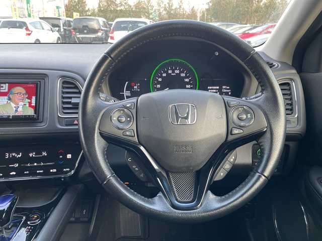 ホンダ ヴェゼル ハイブリッド X ホンダセンシング 道東・釧路十勝 2017(平29)年 9.8万km クリスタルブラックパール 4WD/前後ドライブレコーダー/社外SDナビ/・フルセグ/CD/DVD/BT/ラジオ/バックカメラ/ホンダセンシング/レーダークルーズコントロール/レーンキープアシスト/ワイパーデアイザー/フロントシートヒーター/パドルシフト/ステアリングリモコン/アルミ付スタッドレスタイヤ積込/ETC/フロアマット/ドアバイザー