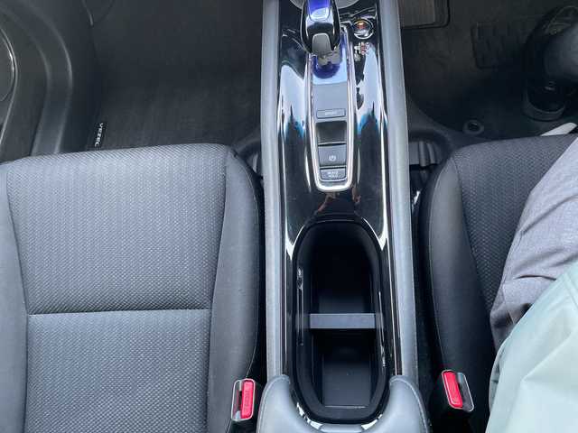 ホンダ ヴェゼル ハイブリッド X ホンダセンシング 道東・釧路十勝 2017(平29)年 9.8万km クリスタルブラックパール 4WD/前後ドライブレコーダー/社外SDナビ/・フルセグ/CD/DVD/BT/ラジオ/バックカメラ/ホンダセンシング/レーダークルーズコントロール/レーンキープアシスト/ワイパーデアイザー/フロントシートヒーター/パドルシフト/ステアリングリモコン/アルミ付スタッドレスタイヤ積込/ETC/フロアマット/ドアバイザー