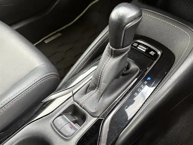 トヨタ カローラツーリング ハイブリッド ダブルバイビー 大分県 2019(令1)年 5.6万km スパークリングブラックパールクリスタルシャイン ・ナビ(Miracast/BT/USB)/・バックカメラ/・プリクラッシュセーフティ/・レーンキープアシスト/・コーナーセンサー/・ドライブレコーダー/・ETC/・ステアリングリモコン/・ブレーキホールド/・オートハイビーム/・ハーフレザーシート/・純正アルミホイール/・スマートキー/・プッシュスタートボタン