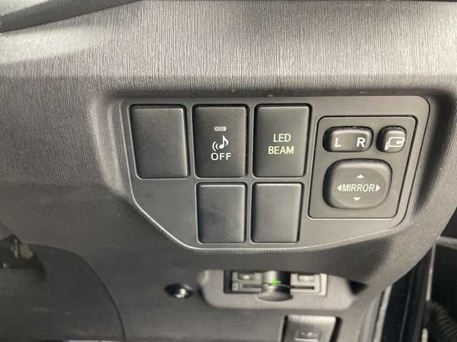 トヨタ プリウス S ツーリングセレ G’s 群馬県 2014(平26)年 7.2万km ブラック アルパイン９型ナビ　バックカメラ　フルセグTV　前後ドラレコ　ＥＴＣ　ＬＥＤヘッドライト　オートライト　純正Ｇ‘ｓアルミホイール　スマートキー　衝突被害軽減ブレーキ　クリアランスソナー　禁煙車