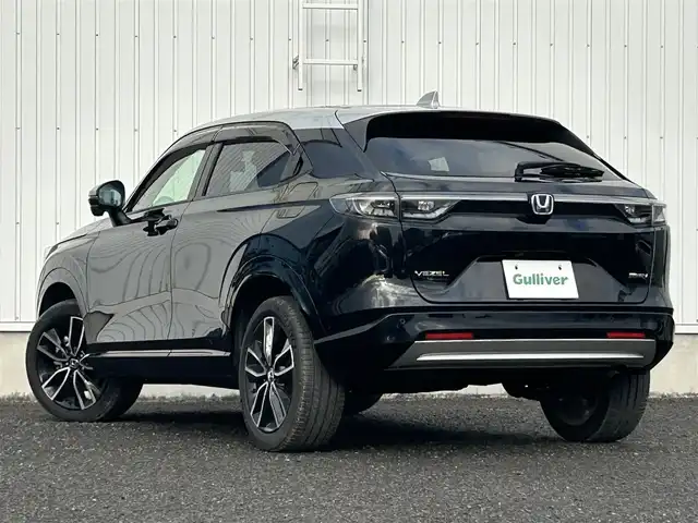 ホンダ ヴェゼル ハイブリッド e:HEV PLaY 熊本県 2021(令3)年 3.9万km クリスタルブラックパール 純正メモリーナビ/AM/FM/USB/Bluetooth/スマホ連携/オーディオアプリ/フルセグTV/ホンダセンシング/・路外逸脱抑制機能/・アダプティブクルーズコントロール/・ブラインドスポットインフォメーション/・踏み間違い衝突軽減システム/・衝突軽減ブレーキ/・パーキングセンサーシステム/・オートハイビーム/・後退出庫サポート/マルチビューカメラシステム/ヒルディセントコントロール/ハンズフリーパワーバックドア/パノラマルーフ/ワイヤレス充電器/LEDヘッドライト/・フォグランプ/・ヘッドライトレベライザー/革巻きステアリング/・ステアリングスイッチ/・ステアリングヒーター/・パドルシフト/電動格納ミラー/・ウィンカラーミラー/フロントデアイサ/電子パーキングブレーキ/・ブレーキホールド/プッシュスタートボタン/スマートキー/純正アルミホイール/純正ドアバイザー/純正フロアマット