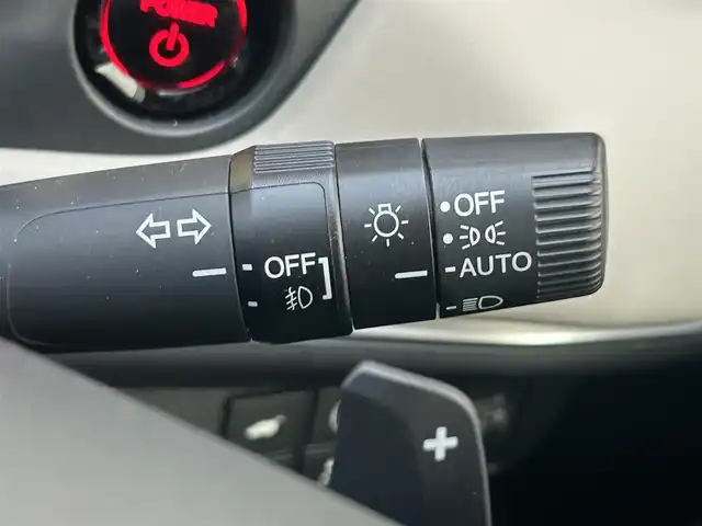 ホンダ ヴェゼル ハイブリッド e:HEV PLaY 熊本県 2021(令3)年 3.9万km クリスタルブラックパール 純正メモリーナビ/AM/FM/USB/Bluetooth/スマホ連携/オーディオアプリ/フルセグTV/ホンダセンシング/・路外逸脱抑制機能/・アダプティブクルーズコントロール/・ブラインドスポットインフォメーション/・踏み間違い衝突軽減システム/・衝突軽減ブレーキ/・パーキングセンサーシステム/・オートハイビーム/・後退出庫サポート/マルチビューカメラシステム/ヒルディセントコントロール/ハンズフリーパワーバックドア/パノラマルーフ/ワイヤレス充電器/LEDヘッドライト/・フォグランプ/・ヘッドライトレベライザー/革巻きステアリング/・ステアリングスイッチ/・ステアリングヒーター/・パドルシフト/電動格納ミラー/・ウィンカラーミラー/フロントデアイサ/電子パーキングブレーキ/・ブレーキホールド/プッシュスタートボタン/スマートキー/純正アルミホイール/純正ドアバイザー/純正フロアマット