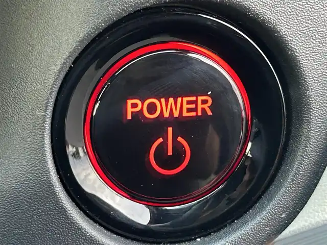 ホンダ ヴェゼル ハイブリッド e:HEV PLaY 熊本県 2021(令3)年 3.9万km クリスタルブラックパール 純正メモリーナビ/AM/FM/USB/Bluetooth/スマホ連携/オーディオアプリ/フルセグTV/ホンダセンシング/・路外逸脱抑制機能/・アダプティブクルーズコントロール/・ブラインドスポットインフォメーション/・踏み間違い衝突軽減システム/・衝突軽減ブレーキ/・パーキングセンサーシステム/・オートハイビーム/・後退出庫サポート/マルチビューカメラシステム/ヒルディセントコントロール/ハンズフリーパワーバックドア/パノラマルーフ/ワイヤレス充電器/LEDヘッドライト/・フォグランプ/・ヘッドライトレベライザー/革巻きステアリング/・ステアリングスイッチ/・ステアリングヒーター/・パドルシフト/電動格納ミラー/・ウィンカラーミラー/フロントデアイサ/電子パーキングブレーキ/・ブレーキホールド/プッシュスタートボタン/スマートキー/純正アルミホイール/純正ドアバイザー/純正フロアマット