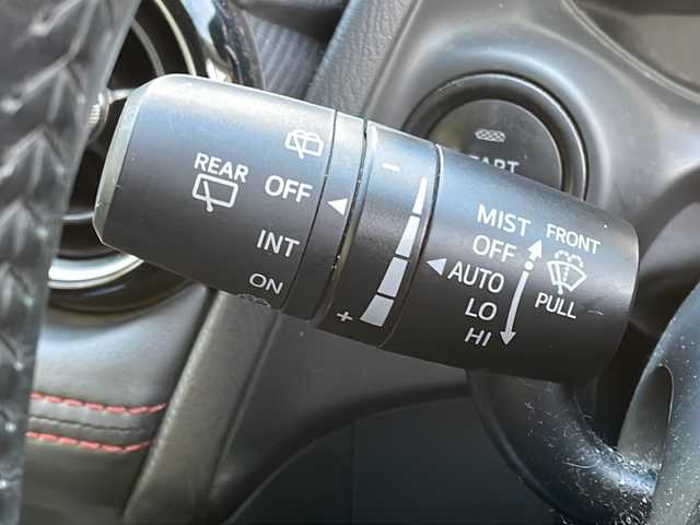 マツダ デミオ XD ツーリング 大阪府 2015(平27)年 14万km スノーフレイクホワイトパールマイカ ワンオーナー/純正メモリナビ/・DVD/CD/FM/AM/Bluetooth/・フルセグテレビ/ETC/ドライブレコーダー/バックカメラ/レーンキープアシスト/クルーズコントロール/盗難防止装置/革巻きステアリング/ステアリングリモコン/パドルシフト/コーナーセンサー/LEDヘッドライト/オートライト/オートエアコン/ドアバイザー/ヘッドアップディスプレイ/スマートキー×2/プッシュスタート/12V電源/USBジャック/純正16インチアルミホイール/純正フロアマット/取扱説明書/保証書