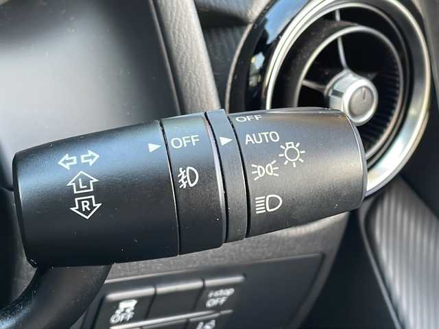 マツダ デミオ XD ツーリング 大阪府 2015(平27)年 14万km スノーフレイクホワイトパールマイカ ワンオーナー/純正メモリナビ/・DVD/CD/FM/AM/Bluetooth/・フルセグテレビ/ETC/ドライブレコーダー/バックカメラ/レーンキープアシスト/クルーズコントロール/盗難防止装置/革巻きステアリング/ステアリングリモコン/パドルシフト/コーナーセンサー/LEDヘッドライト/オートライト/オートエアコン/ドアバイザー/ヘッドアップディスプレイ/スマートキー×2/プッシュスタート/12V電源/USBジャック/純正16インチアルミホイール/純正フロアマット/取扱説明書/保証書