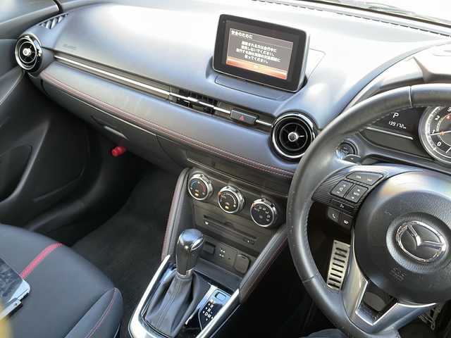 マツダ デミオ XD ツーリング 大阪府 2015(平27)年 14万km スノーフレイクホワイトパールマイカ ワンオーナー/純正メモリナビ/・DVD/CD/FM/AM/Bluetooth/・フルセグテレビ/ETC/ドライブレコーダー/バックカメラ/レーンキープアシスト/クルーズコントロール/盗難防止装置/革巻きステアリング/ステアリングリモコン/パドルシフト/コーナーセンサー/LEDヘッドライト/オートライト/オートエアコン/ドアバイザー/ヘッドアップディスプレイ/スマートキー×2/プッシュスタート/12V電源/USBジャック/純正16インチアルミホイール/純正フロアマット/取扱説明書/保証書