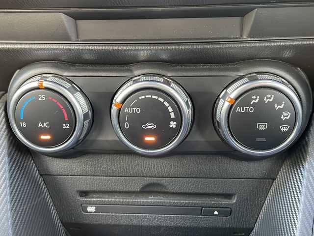 マツダ デミオ XD ツーリング 大阪府 2015(平27)年 14万km スノーフレイクホワイトパールマイカ ワンオーナー/純正メモリナビ/・DVD/CD/FM/AM/Bluetooth/・フルセグテレビ/ETC/ドライブレコーダー/バックカメラ/レーンキープアシスト/クルーズコントロール/盗難防止装置/革巻きステアリング/ステアリングリモコン/パドルシフト/コーナーセンサー/LEDヘッドライト/オートライト/オートエアコン/ドアバイザー/ヘッドアップディスプレイ/スマートキー×2/プッシュスタート/12V電源/USBジャック/純正16インチアルミホイール/純正フロアマット/取扱説明書/保証書