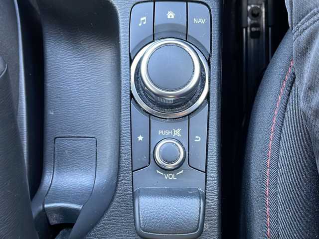 マツダ デミオ XD ツーリング 大阪府 2015(平27)年 14万km スノーフレイクホワイトパールマイカ ワンオーナー/純正メモリナビ/・DVD/CD/FM/AM/Bluetooth/・フルセグテレビ/ETC/ドライブレコーダー/バックカメラ/レーンキープアシスト/クルーズコントロール/盗難防止装置/革巻きステアリング/ステアリングリモコン/パドルシフト/コーナーセンサー/LEDヘッドライト/オートライト/オートエアコン/ドアバイザー/ヘッドアップディスプレイ/スマートキー×2/プッシュスタート/12V電源/USBジャック/純正16インチアルミホイール/純正フロアマット/取扱説明書/保証書