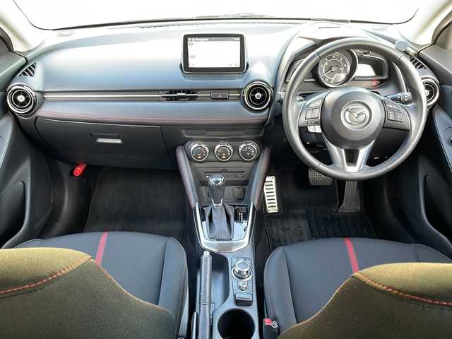 マツダ デミオ XD ツーリング 大阪府 2015(平27)年 14万km スノーフレイクホワイトパールマイカ ワンオーナー/純正メモリナビ/・DVD/CD/FM/AM/Bluetooth/・フルセグテレビ/ETC/ドライブレコーダー/バックカメラ/レーンキープアシスト/クルーズコントロール/盗難防止装置/革巻きステアリング/ステアリングリモコン/パドルシフト/コーナーセンサー/LEDヘッドライト/オートライト/オートエアコン/ドアバイザー/ヘッドアップディスプレイ/スマートキー×2/プッシュスタート/12V電源/USBジャック/純正16インチアルミホイール/純正フロアマット/取扱説明書/保証書