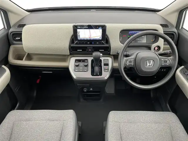 ホンダ フリード AIR 富山県 2025(令7)年 0.1万km プラチナホワイトパール 純正8型ナビ【LXM-245ZFEi】/（USB/BT/AM/FM）/フルセグTV/バックカメラ/衝突軽減ブレーキ/アダプティブクルーズコントロール/レーンキープアシスト/ブレーキホールド/横滑り防止装置/盗難防止装置/両側パワースライドドア/スマートキー×２/ドアバイザー/プッシュスタート/保証書