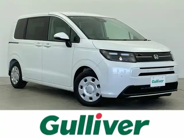 ホンダ フリード AIR 富山県 2025(令7)年 0.1万km プラチナホワイトパール 純正8型ナビ【LXM-245ZFEi】/（USB/BT/AM/FM）/フルセグTV/バックカメラ/衝突軽減ブレーキ/アダプティブクルーズコントロール/レーンキープアシスト/ブレーキホールド/横滑り防止装置/盗難防止装置/両側パワースライドドア/スマートキー×２/ドアバイザー/プッシュスタート/保証書