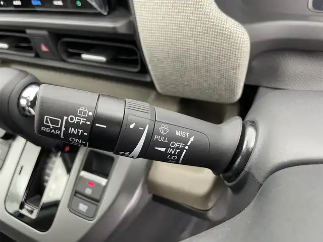 ホンダ フリード AIR 富山県 2025(令7)年 0.1万km プラチナホワイトパール 純正8型ナビ【LXM-245ZFEi】/（USB/BT/AM/FM）/フルセグTV/バックカメラ/衝突軽減ブレーキ/アダプティブクルーズコントロール/レーンキープアシスト/ブレーキホールド/横滑り防止装置/盗難防止装置/両側パワースライドドア/スマートキー×２/ドアバイザー/プッシュスタート/保証書