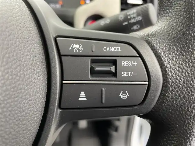 ホンダ フリード AIR 富山県 2025(令7)年 0.1万km プラチナホワイトパール 純正8型ナビ【LXM-245ZFEi】/（USB/BT/AM/FM）/フルセグTV/バックカメラ/衝突軽減ブレーキ/アダプティブクルーズコントロール/レーンキープアシスト/ブレーキホールド/横滑り防止装置/盗難防止装置/両側パワースライドドア/スマートキー×２/ドアバイザー/プッシュスタート/保証書