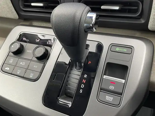 ホンダ フリード AIR 富山県 2025(令7)年 0.1万km プラチナホワイトパール 純正8型ナビ【LXM-245ZFEi】/（USB/BT/AM/FM）/フルセグTV/バックカメラ/衝突軽減ブレーキ/アダプティブクルーズコントロール/レーンキープアシスト/ブレーキホールド/横滑り防止装置/盗難防止装置/両側パワースライドドア/スマートキー×２/ドアバイザー/プッシュスタート/保証書