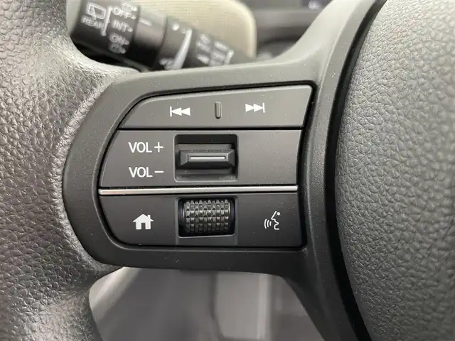 ホンダ フリード AIR 富山県 2025(令7)年 0.1万km プラチナホワイトパール 純正8型ナビ【LXM-245ZFEi】/（USB/BT/AM/FM）/フルセグTV/バックカメラ/衝突軽減ブレーキ/アダプティブクルーズコントロール/レーンキープアシスト/ブレーキホールド/横滑り防止装置/盗難防止装置/両側パワースライドドア/スマートキー×２/ドアバイザー/プッシュスタート/保証書