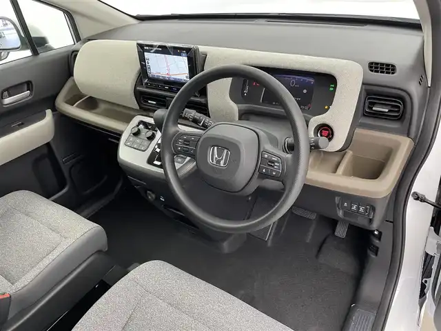 ホンダ フリード AIR 富山県 2025(令7)年 0.1万km プラチナホワイトパール 純正8型ナビ【LXM-245ZFEi】/（USB/BT/AM/FM）/フルセグTV/バックカメラ/衝突軽減ブレーキ/アダプティブクルーズコントロール/レーンキープアシスト/ブレーキホールド/横滑り防止装置/盗難防止装置/両側パワースライドドア/スマートキー×２/ドアバイザー/プッシュスタート/保証書