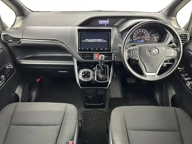 トヨタ エスクァイア Xi 福岡県 2019(令1)年 4.4万km ブラック 後席モニター　/純正ナビ（ＢＴ，フルセグＴＶ）　/バックカメラ　/ＥＴＣ　/前後ドライブレコーダー　/クルーズコントロール　/衝突軽減ブレーキ　/レーンキープ　/先行車発進お知らせ　/ＭＴモード付　/片側電動スライドドア