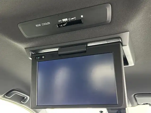 トヨタ エスクァイア Xi 福岡県 2019(令1)年 4.4万km ブラック 後席モニター　/純正ナビ（ＢＴ，フルセグＴＶ）　/バックカメラ　/ＥＴＣ　/前後ドライブレコーダー　/クルーズコントロール　/衝突軽減ブレーキ　/レーンキープ　/先行車発進お知らせ　/ＭＴモード付　/片側電動スライドドア