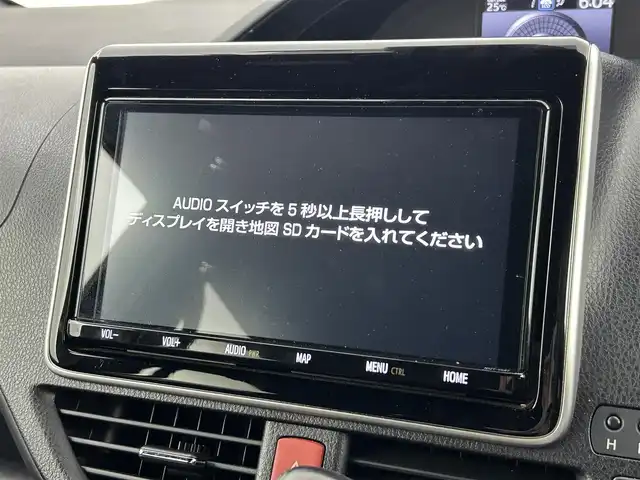 トヨタ エスクァイア Xi 福岡県 2019(令1)年 4.4万km ブラック 後席モニター　/純正ナビ（ＢＴ，フルセグＴＶ）　/バックカメラ　/ＥＴＣ　/前後ドライブレコーダー　/クルーズコントロール　/衝突軽減ブレーキ　/レーンキープ　/先行車発進お知らせ　/ＭＴモード付　/片側電動スライドドア