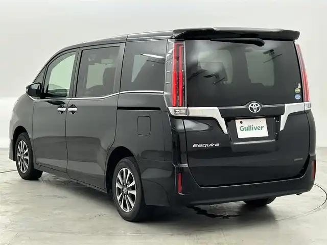 トヨタ エスクァイア Xi 福岡県 2019(令1)年 4.4万km ブラック 後席モニター　/純正ナビ（ＢＴ，フルセグＴＶ）　/バックカメラ　/ＥＴＣ　/前後ドライブレコーダー　/クルーズコントロール　/衝突軽減ブレーキ　/レーンキープ　/先行車発進お知らせ　/ＭＴモード付　/片側電動スライドドア