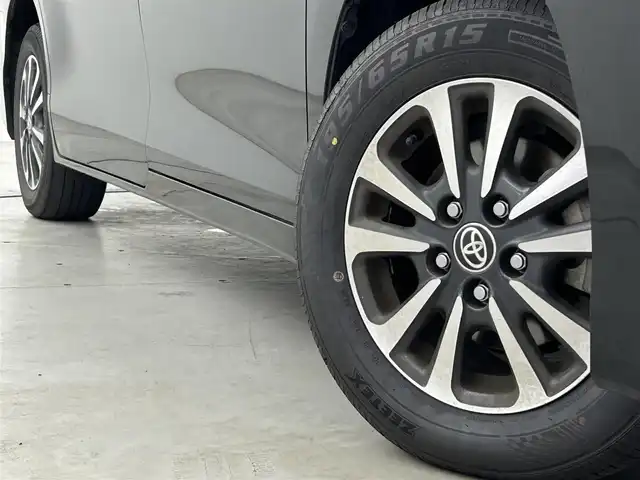 トヨタ エスクァイア Xi 福岡県 2019(令1)年 4.4万km ブラック 後席モニター　/純正ナビ（ＢＴ，フルセグＴＶ）　/バックカメラ　/ＥＴＣ　/前後ドライブレコーダー　/クルーズコントロール　/衝突軽減ブレーキ　/レーンキープ　/先行車発進お知らせ　/ＭＴモード付　/片側電動スライドドア