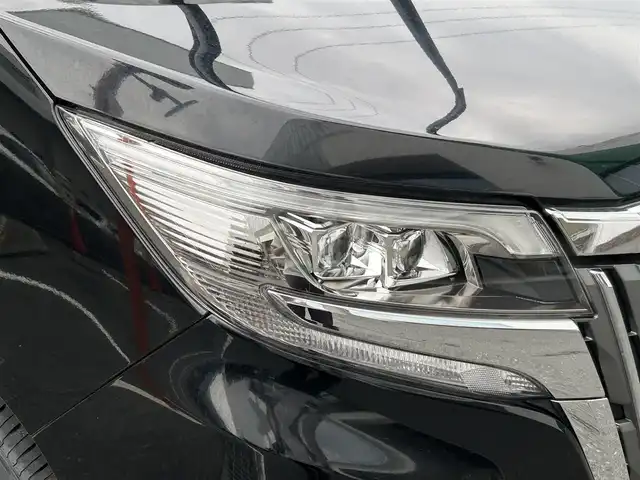 トヨタ エスクァイア Xi 福岡県 2019(令1)年 4.4万km ブラック 後席モニター　/純正ナビ（ＢＴ，フルセグＴＶ）　/バックカメラ　/ＥＴＣ　/前後ドライブレコーダー　/クルーズコントロール　/衝突軽減ブレーキ　/レーンキープ　/先行車発進お知らせ　/ＭＴモード付　/片側電動スライドドア