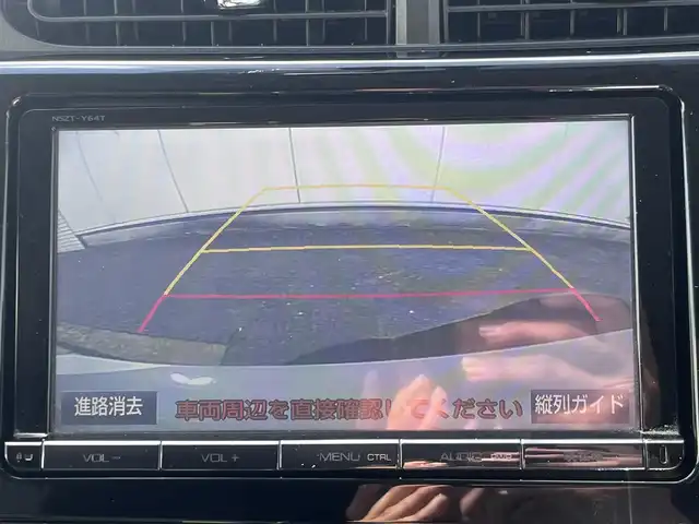 トヨタ アクア G G’s 三重県 2015(平27)年 19.4万km ライムホワイトパールクリスタルシャイン シートヒーター(運転席/助手席)/純正9インチナビ(Bluetooth/CD/DVD/地デジTV/FM/AM/SD)/ドライブレコーダー(前)/バックカメラ/ETC/セーフティセンスC(プリクラッシュセーフティシステム/レーンディパーチャーアラート/オートマチックハイビーム)/クルーズコントロール/ステアリングスイッチ/純正フロアマット/ドアバイザー/スマートエントリーパッケージ/ブラック加飾LEDヘッドランプ/開口部台形メッキ横6本桟フロントエアロバンパー/LEDフロントフォグランプ/LEDイルミネーションランプ/ボディ同色サイドシルスポイラー/エアロバンパー/「Ｇ’s」エンブレム(フロントフェンダー/リア)/195/45R17タイヤ/17インチ光機アルミホイール/ローダウンサスペンション/アルミペダル/ブラック合皮/アルカンターラコンビスポーツシート(「G’s」エンブレム付)/シルバーステッチ入アームレスト付センターコンソールボックス/スペアキー