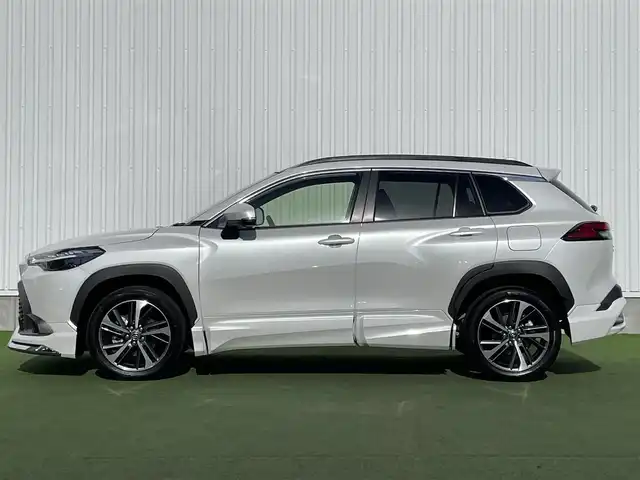 トヨタ カローラ クロス ハイブリッド Z 香川県 2024(令6)年 3万km プラチナホワイトパールマイカ 登録時走行距離；29227km/純正ナビ/全方位カメラ/モデリスタエアロ/ガラスルーフ/衝突被害軽減システム/ブラインドスポットモニター/クルーズコントロール/クリアランスソナー/電動リアゲート/パワーシート/シートヒーター/純正フロアマット/純正AW18インチ/スマートキー
