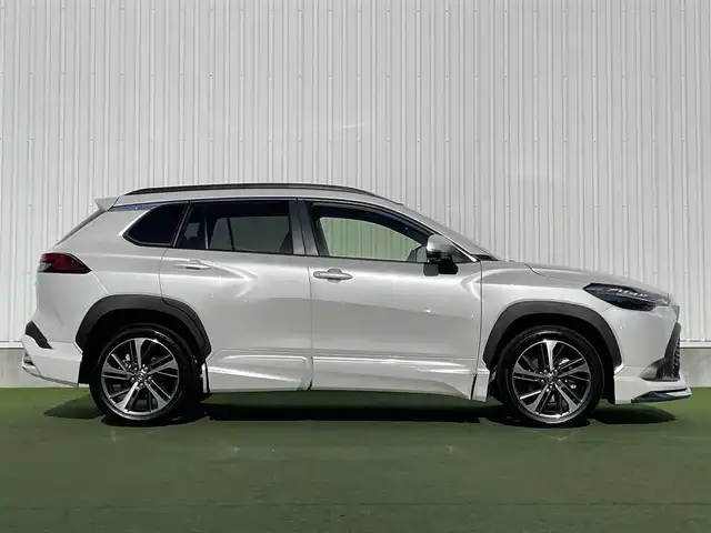 トヨタ カローラ クロス ハイブリッド Z 香川県 2024(令6)年 3万km プラチナホワイトパールマイカ 登録時走行距離；29227km/純正ナビ/全方位カメラ/モデリスタエアロ/ガラスルーフ/衝突被害軽減システム/ブラインドスポットモニター/クルーズコントロール/クリアランスソナー/電動リアゲート/パワーシート/シートヒーター/純正フロアマット/純正AW18インチ/スマートキー
