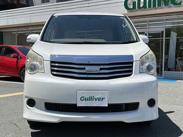 トヨタ ノア X 大阪府 2010(平22)年 6.9万km ホワイトパールクリスタルシャイン ワンオーナー/純正７型ナビ（NHDT-W60G）/ワンセグ/ビルドインETC/ドライブレコーダー/両側スライドドア/電動格納ウィンカーミラー/リモコンキー