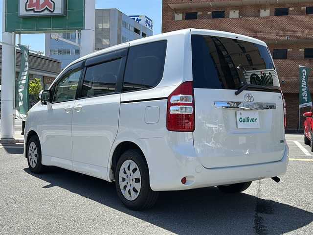 トヨタ ノア X 大阪府 2010(平22)年 6.9万km ホワイトパールクリスタルシャイン ワンオーナー/純正７型ナビ（NHDT-W60G）/ワンセグ/ビルドインETC/ドライブレコーダー/両側スライドドア/電動格納ウィンカーミラー/リモコンキー