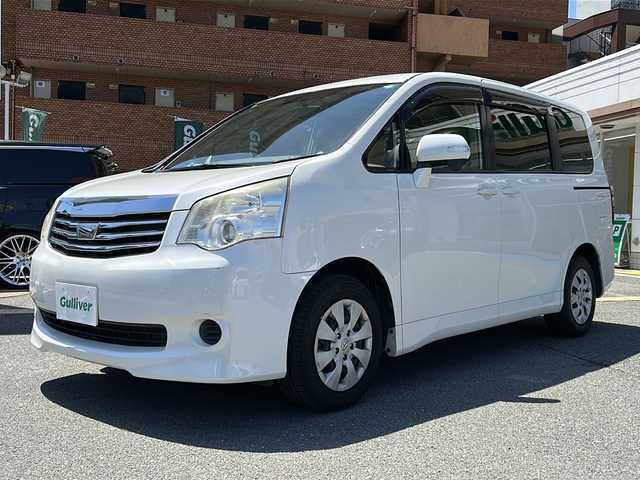 トヨタ ノア X 大阪府 2010(平22)年 6.9万km ホワイトパールクリスタルシャイン ワンオーナー/純正７型ナビ（NHDT-W60G）/ワンセグ/ビルドインETC/ドライブレコーダー/両側スライドドア/電動格納ウィンカーミラー/リモコンキー