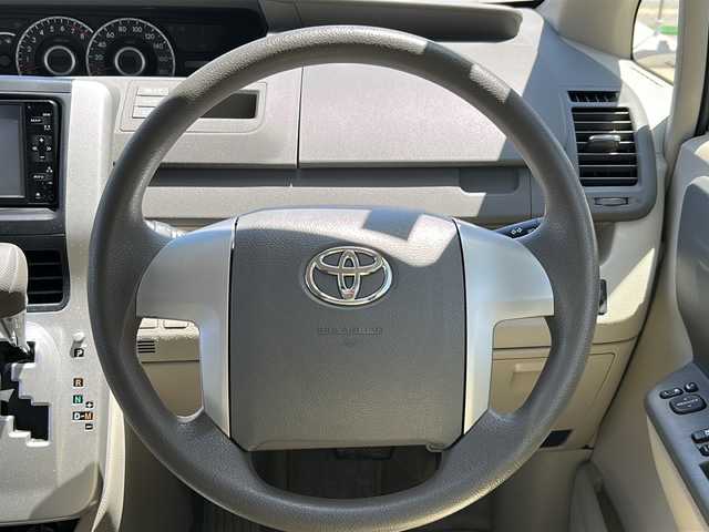 トヨタ ノア X 大阪府 2010(平22)年 6.9万km ホワイトパールクリスタルシャイン ワンオーナー/純正７型ナビ（NHDT-W60G）/ワンセグ/ビルドインETC/ドライブレコーダー/両側スライドドア/電動格納ウィンカーミラー/リモコンキー