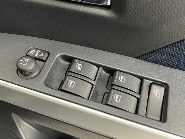 トヨタ ルーミー カスタムG 千葉県 2021(令3)年 1.2万km ブラックマイカメタリック 禁煙車/両側電動ドア/スマートアシスト/・先行車発進システム/・車線逸脱警報システム/・クリアランスソナー/・レーダークルーズコントロール/純正9インチディスプレイオーディオ/・Bluetooth/USB/Apple CarPlay/Android Auto/フルセグTV/・パノラミックビューモニター/・ビルトインETC/革巻きステアリング/・ステアリングスイッチ/電子パーキング/・ブレーキホールド/純正フロアマット/純正ドアバイザー/純正14インチAW/電動格納ウインカーミラー/プッシュスタート/・スマートキー/アイドリングストップ