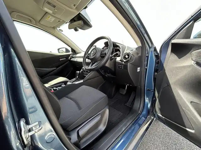 マツダ デミオ 15Sツーリング 鳥取県 2018(平30)年 4.5万km エターナルブルーマイカ 純正ナビ/フルセグ/DVD/CD/BT/USB/全方位カメラ・ETC/前方ドライブレコーダー/前席シートヒーター/衝突軽減ブレーキ/レーダークルーズコントロール/レーンキープアシスト/LEDヘッドライト/純正15インチアルミホイール/プッシュエンジンスタート/アイドリングストップ/フロアマット/ドアバイザー/保証書・取扱説明書/スペアキー